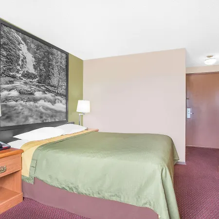 Super 8 By Wyndham Riverton Exterior photo